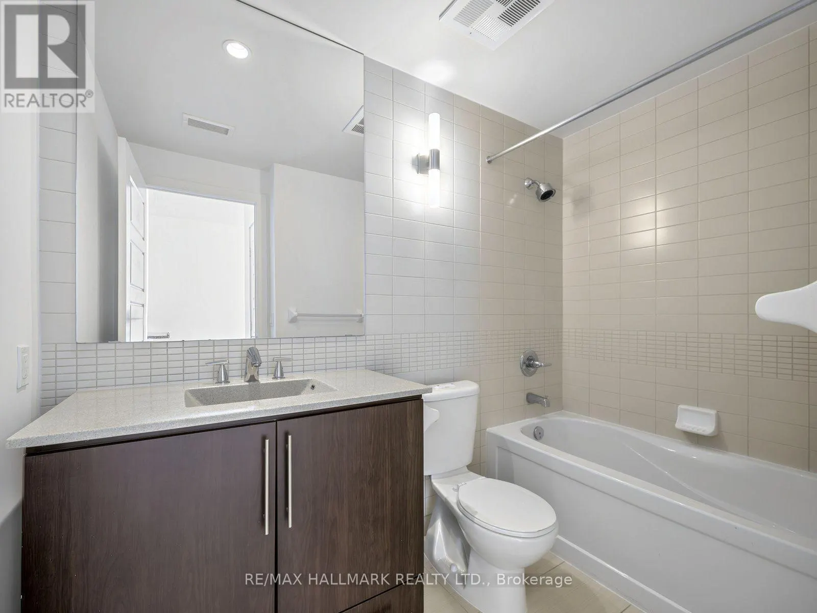 PH2 - 28 LINDEN STREET