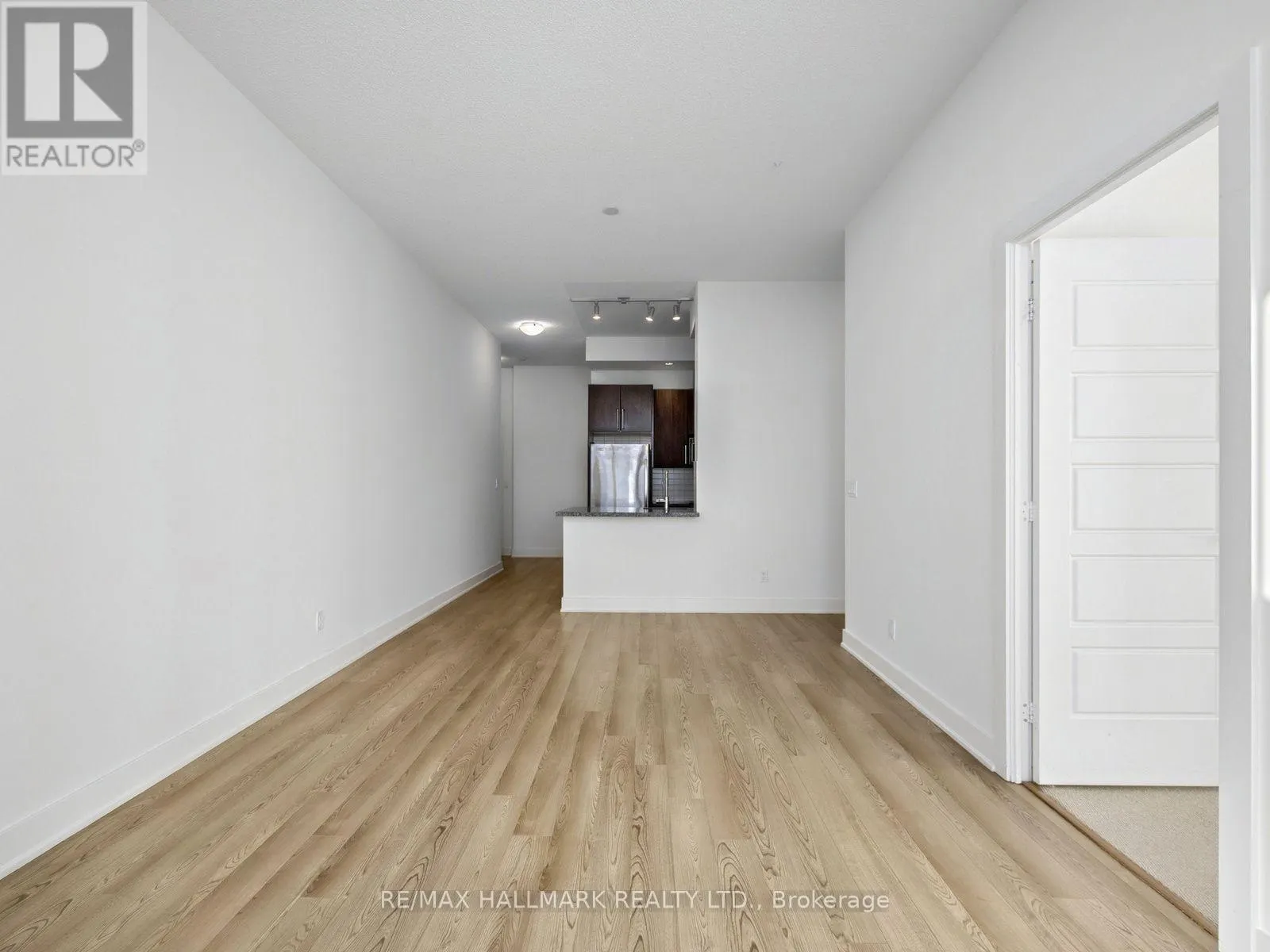 PH2 - 28 LINDEN STREET