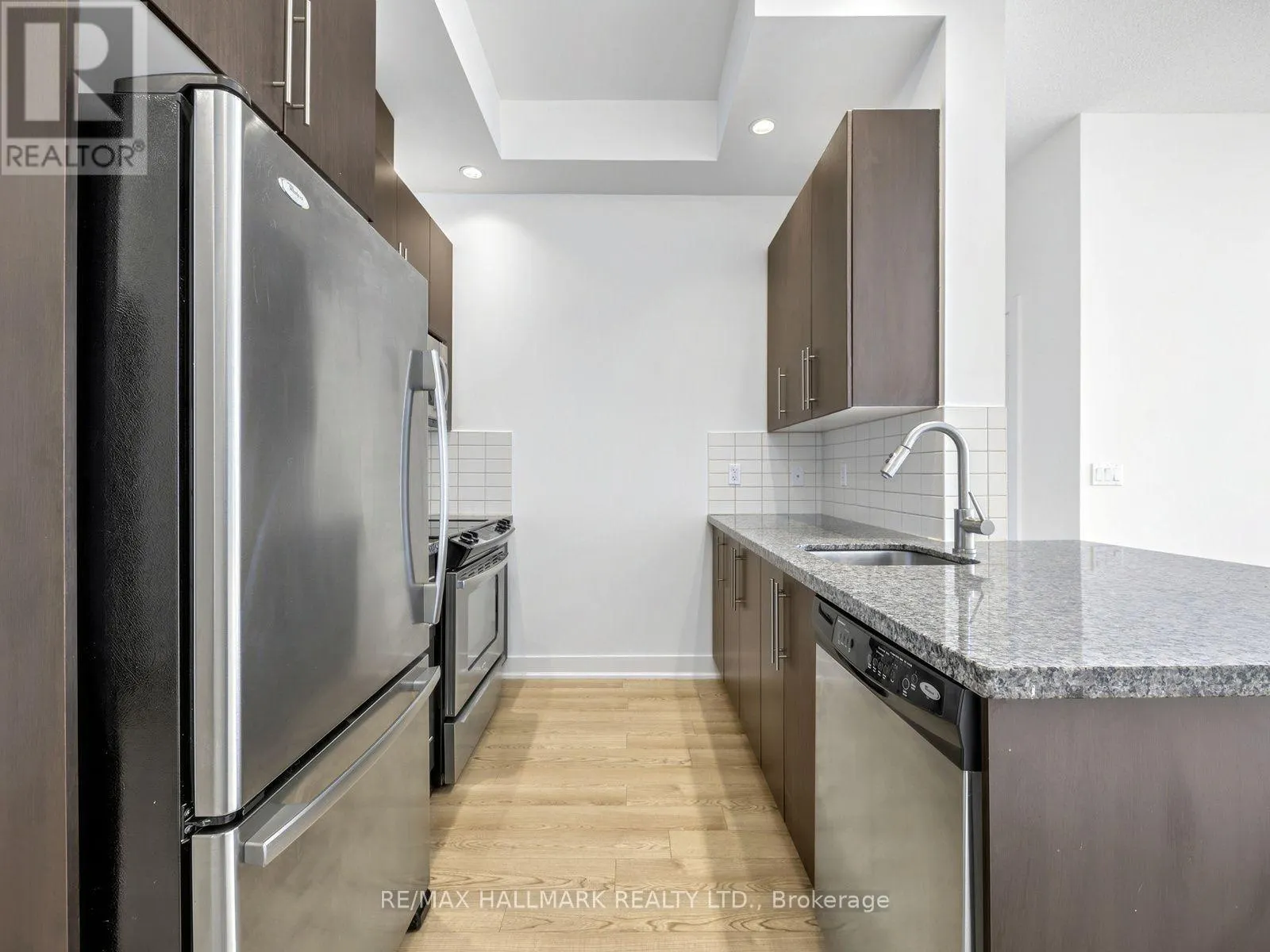 PH2 - 28 LINDEN STREET