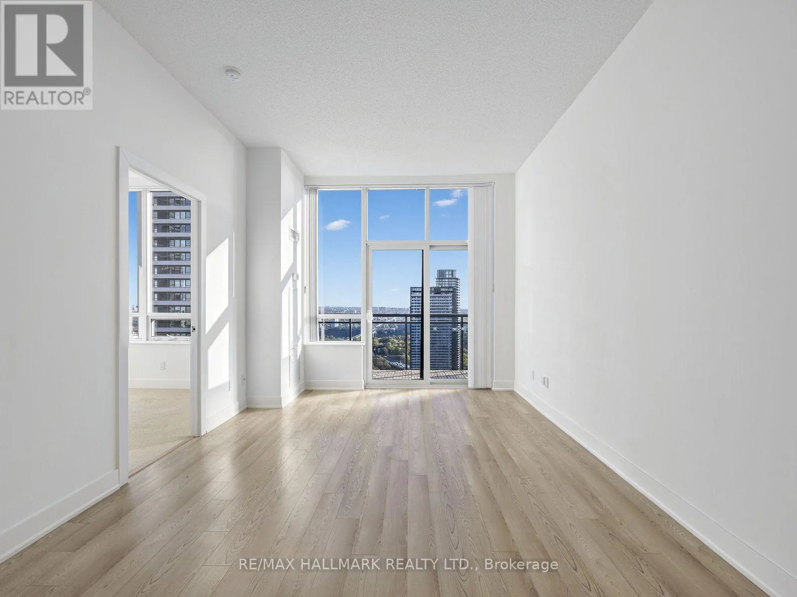 PH2 - 28 LINDEN STREET