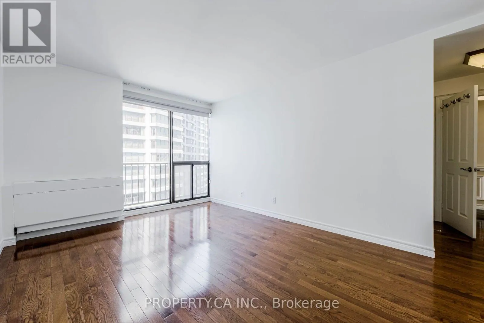 2805 - 33 HARBOUR SQUARE