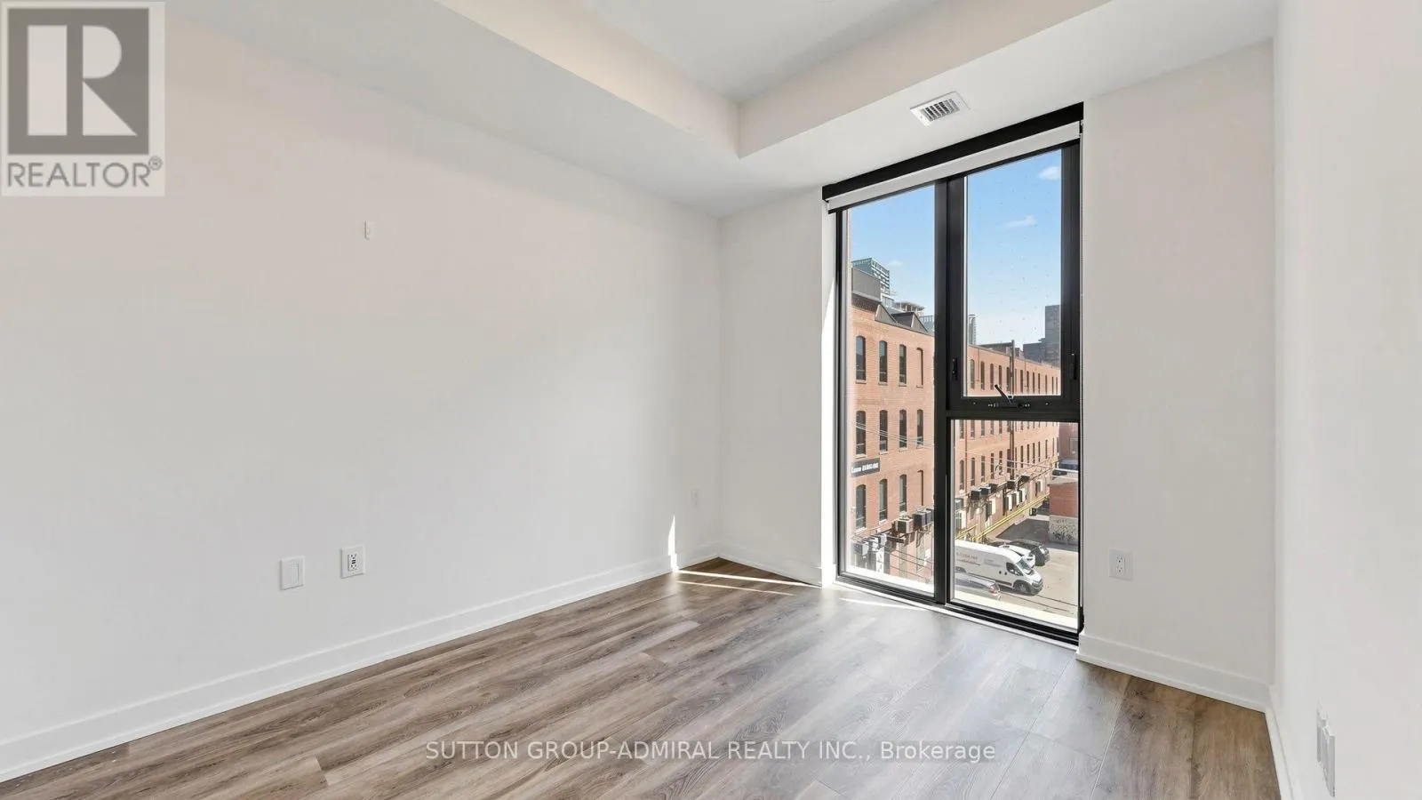 409 - 123 PORTLAND STREET