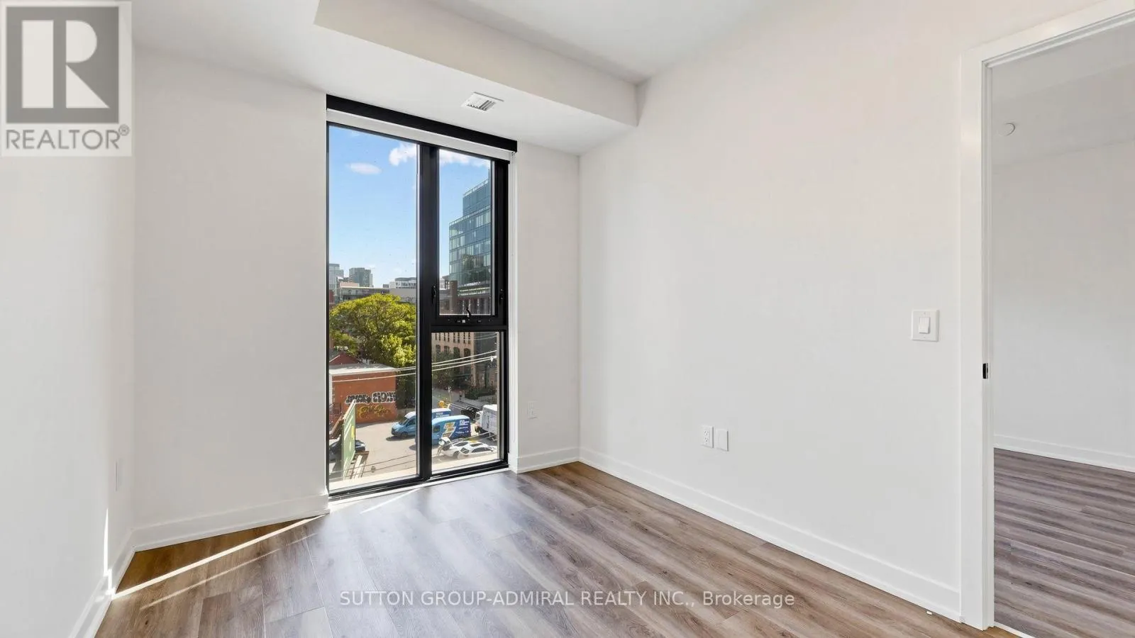 409 - 123 PORTLAND STREET