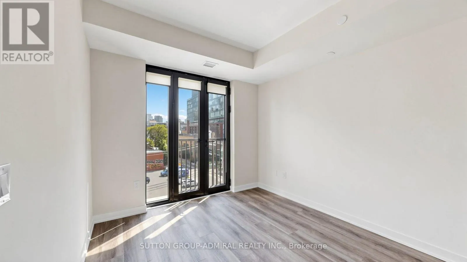 409 - 123 PORTLAND STREET