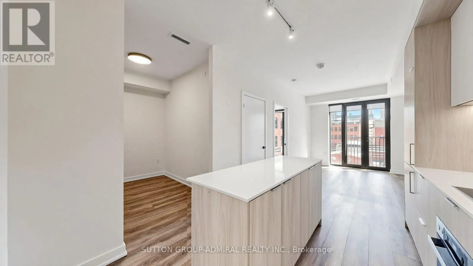 409 - 123 PORTLAND STREET