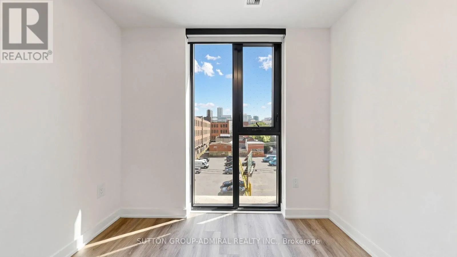409 - 123 PORTLAND STREET