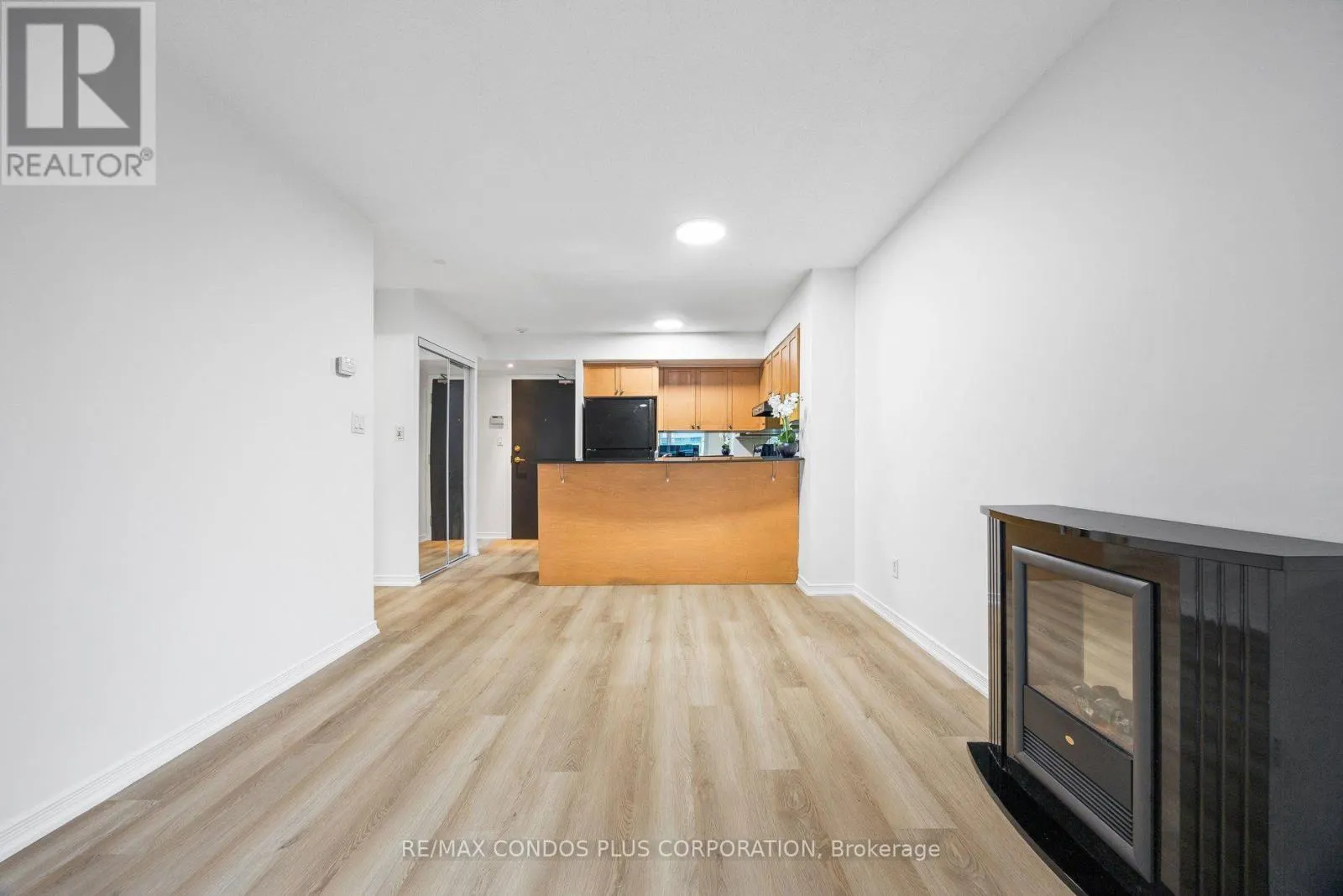 1010 - 230 KING STREET E