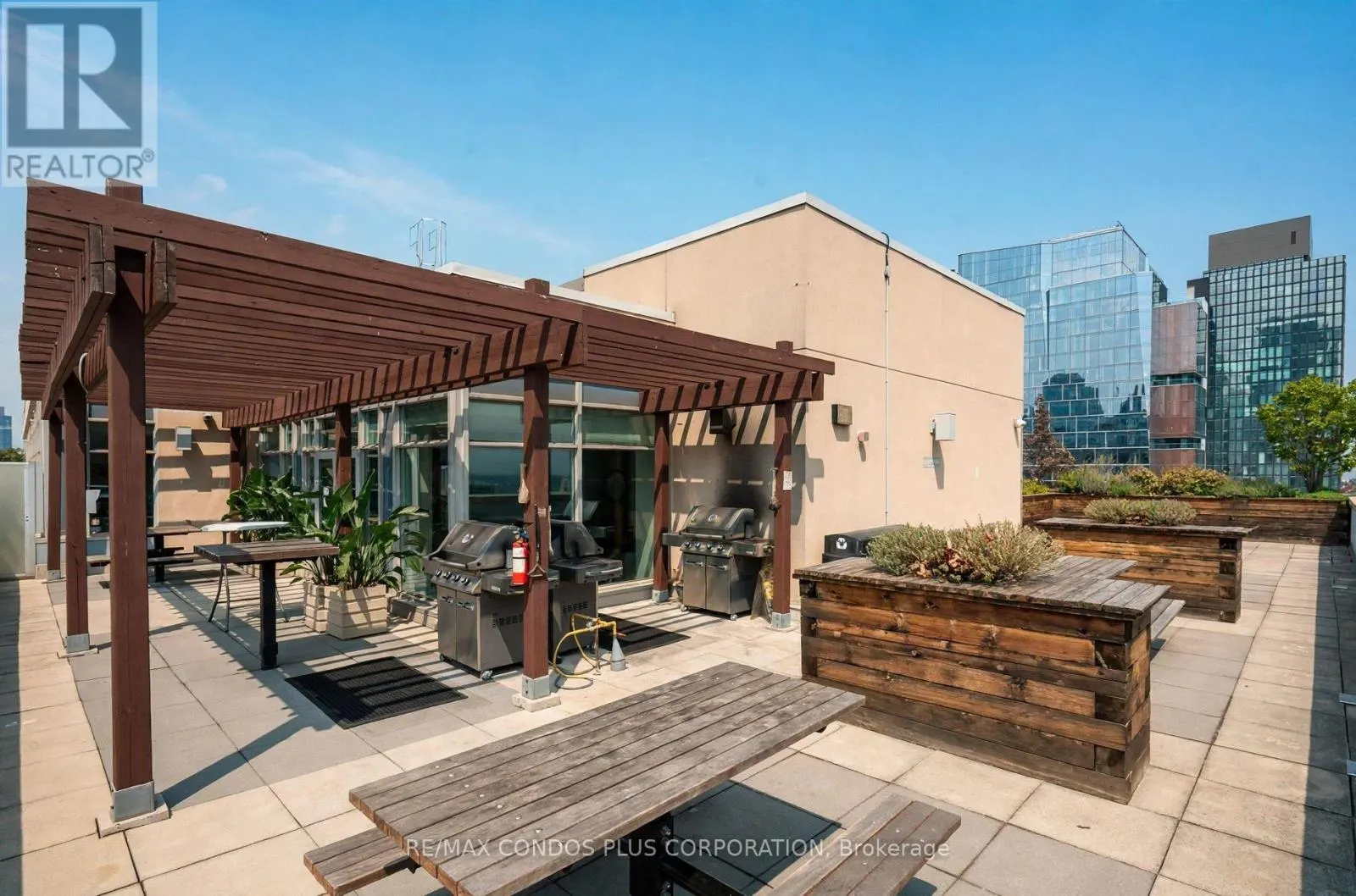 1010 - 230 KING STREET E