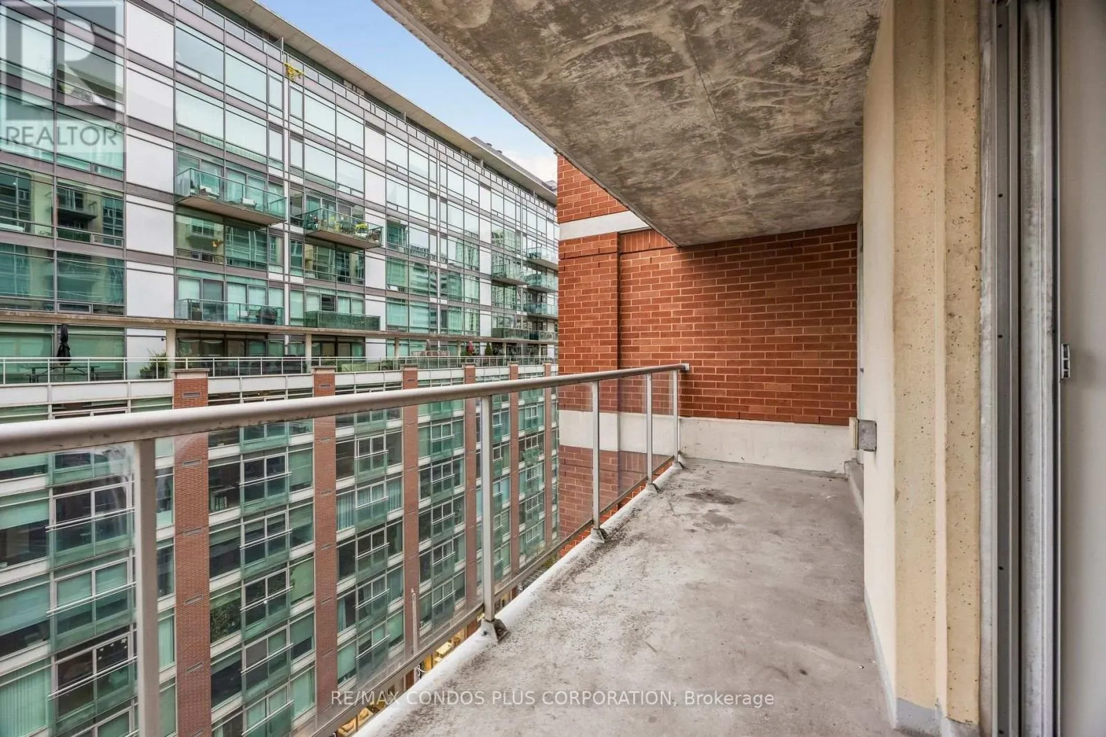 1010 - 230 KING STREET E