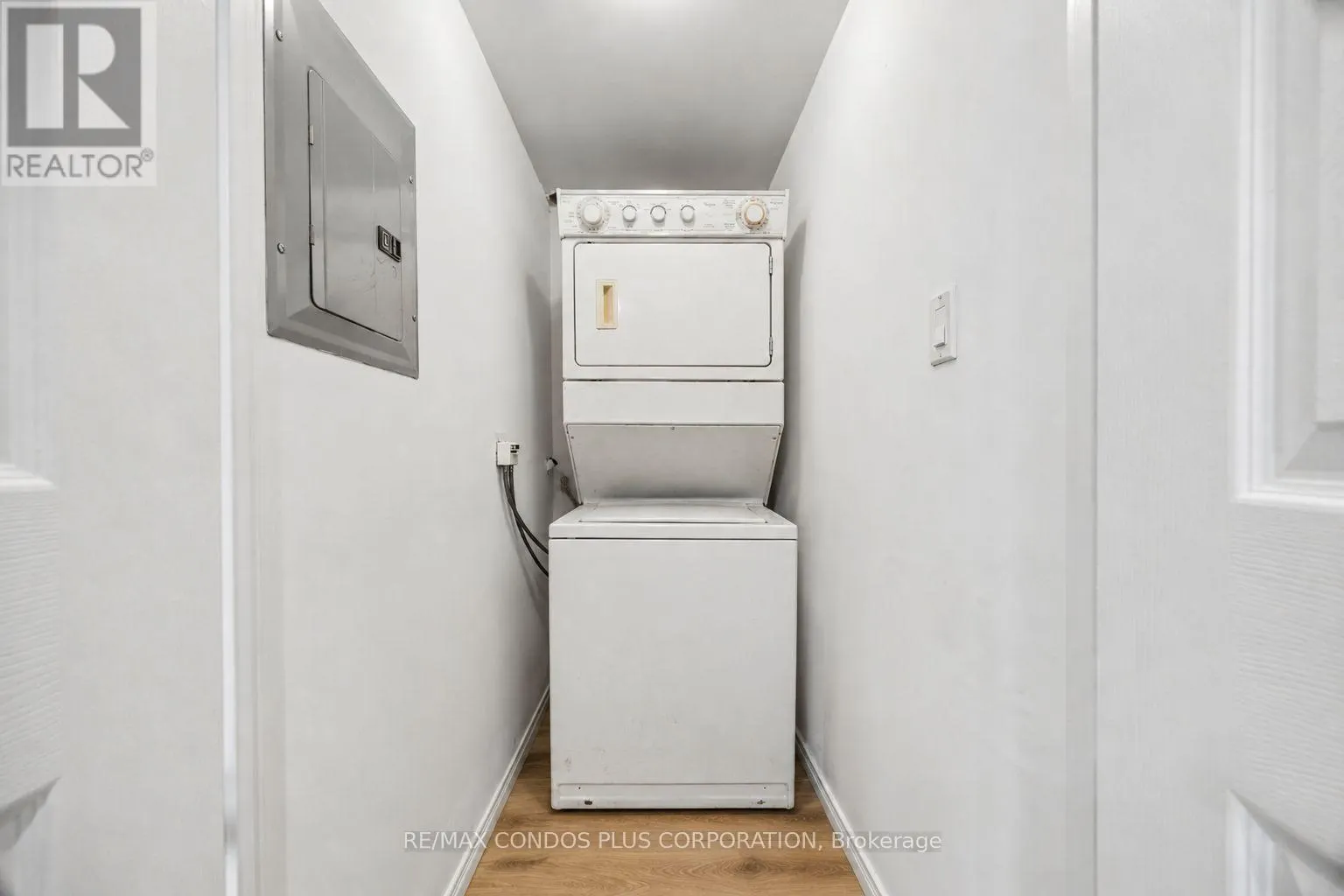1010 - 230 KING STREET E