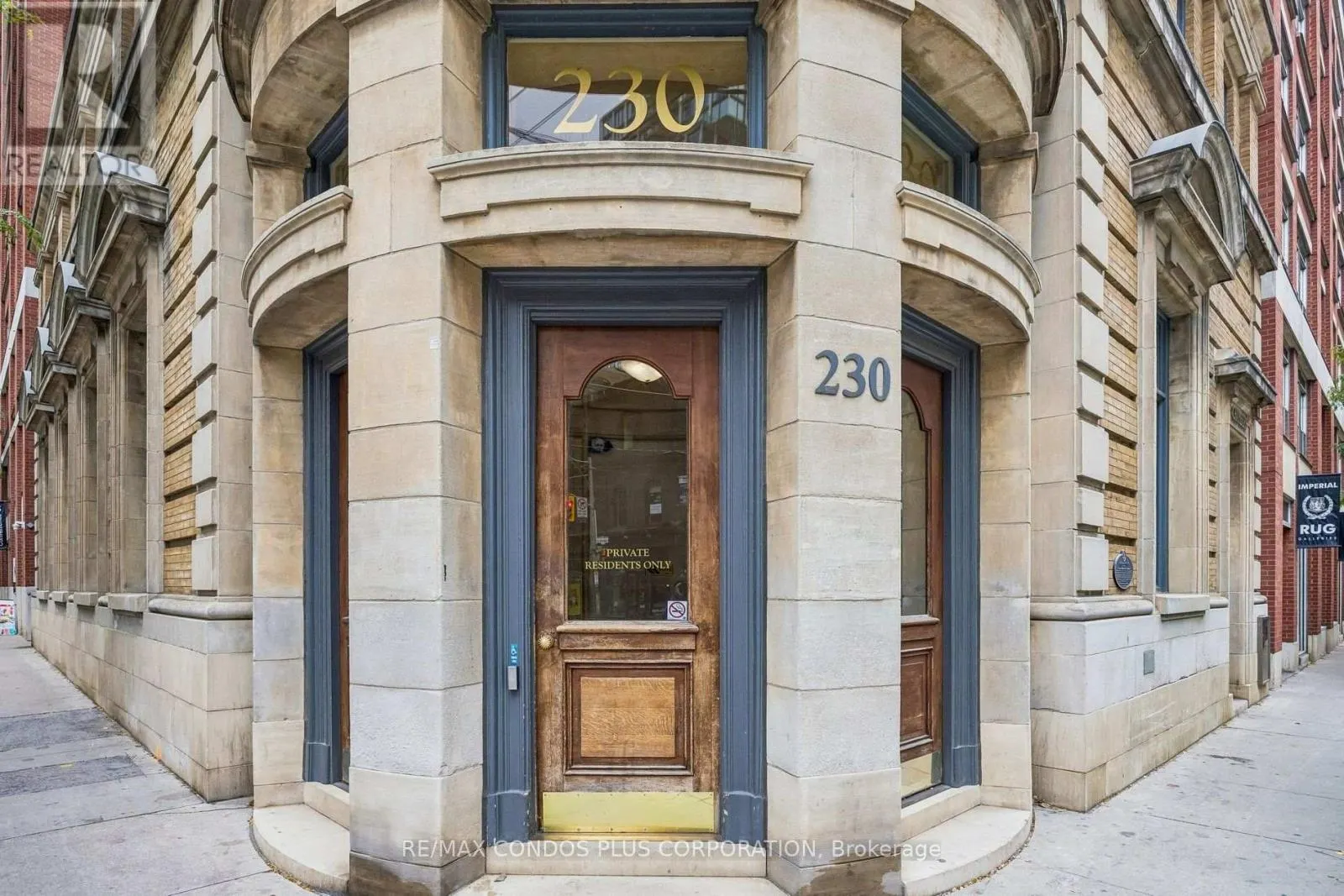 1010 - 230 KING STREET E