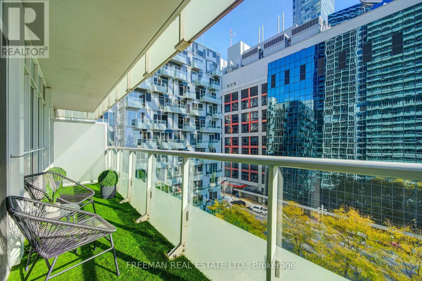 709 - 300 FRONT STREET W