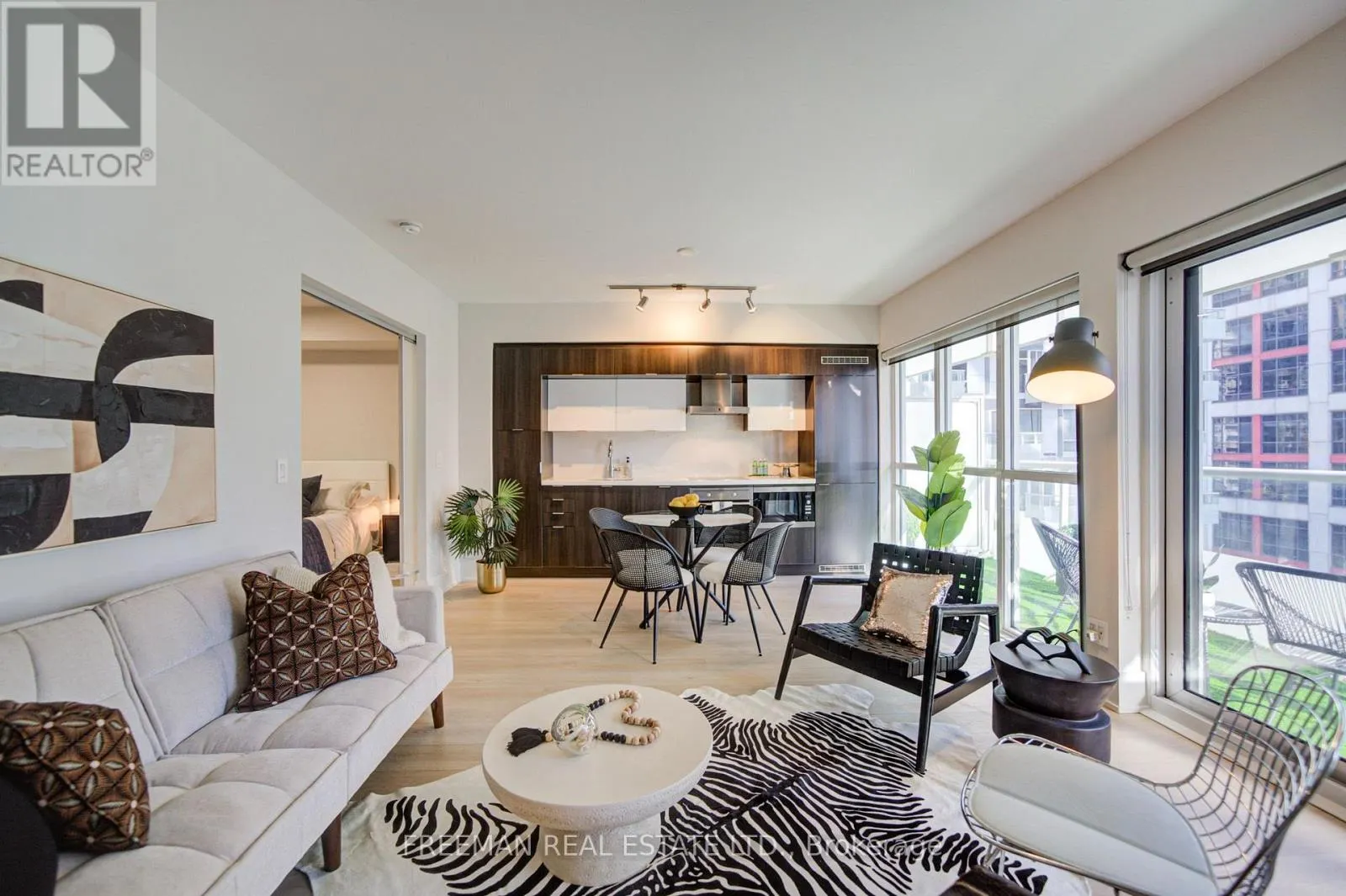 709 - 300 FRONT STREET W