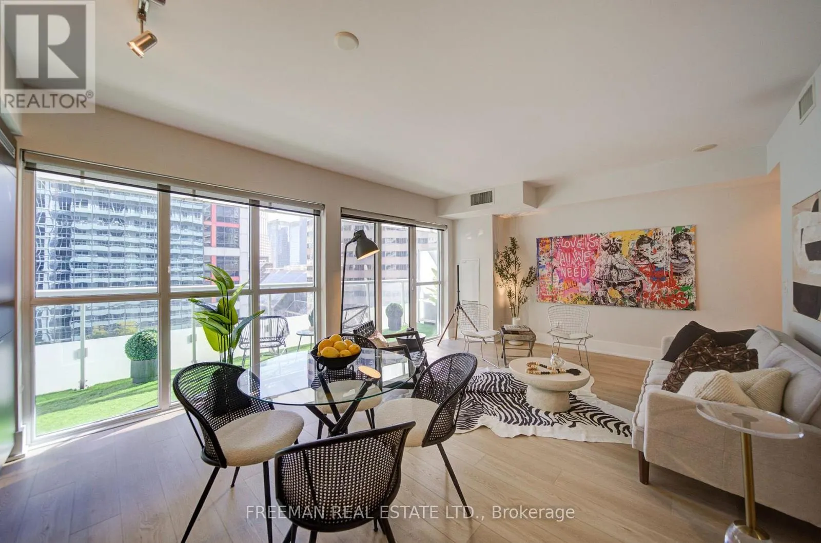 709 - 300 FRONT STREET W