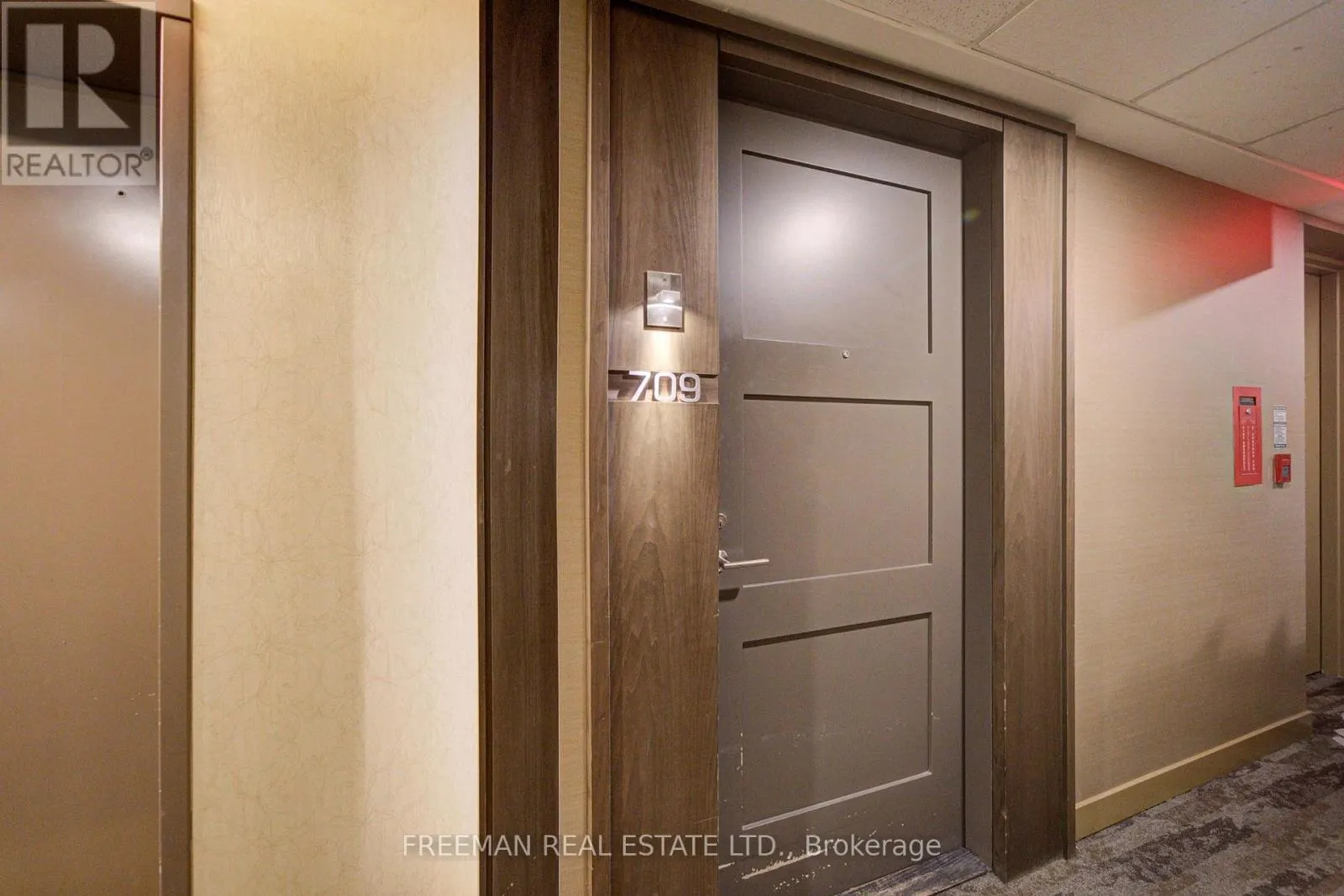709 - 300 FRONT STREET W