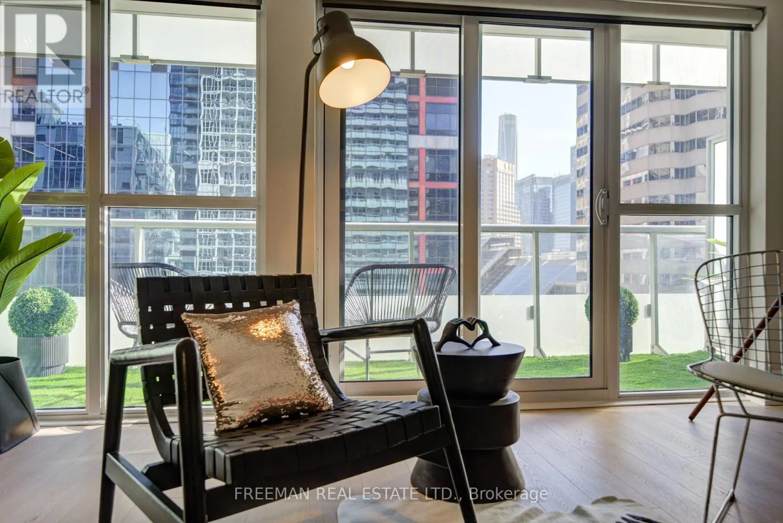 709 - 300 FRONT STREET W