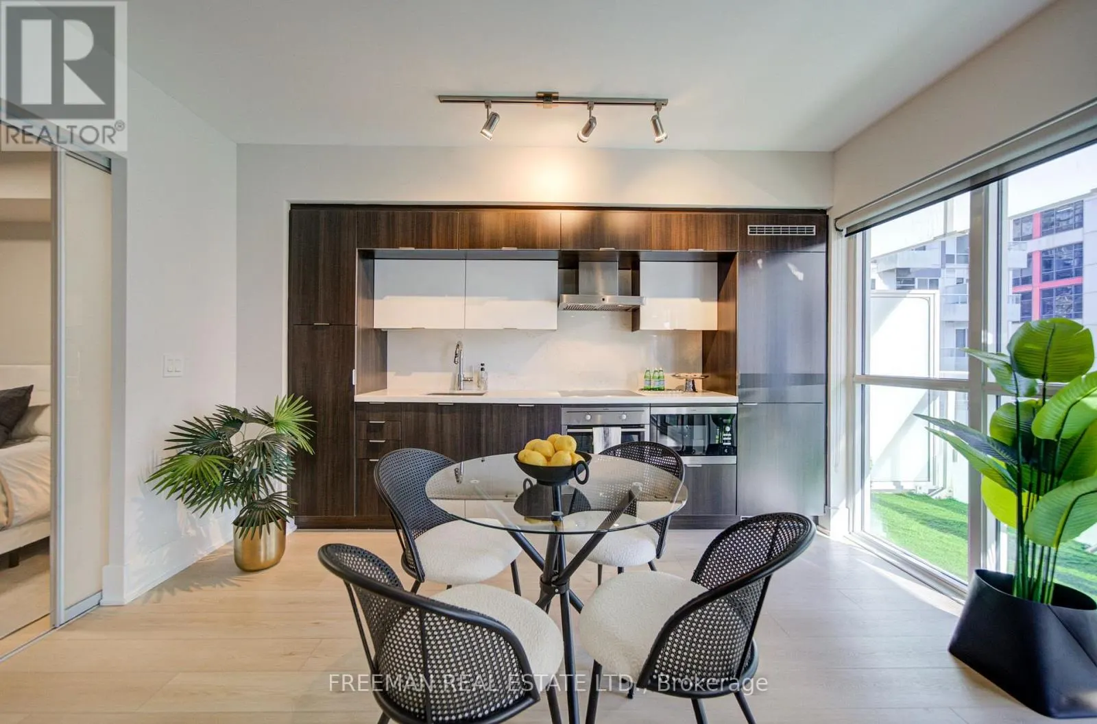 709 - 300 FRONT STREET W