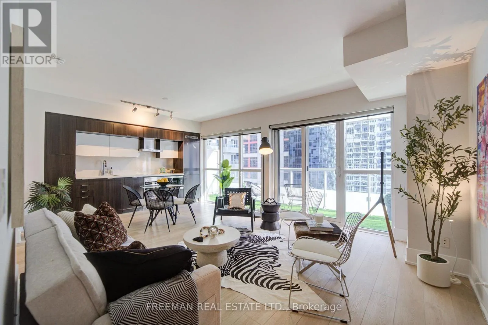 709 - 300 FRONT STREET W