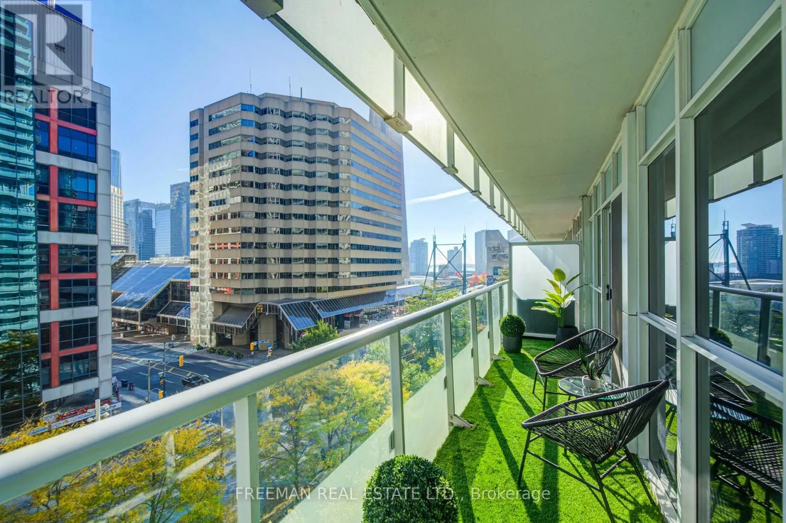 709 - 300 FRONT STREET W