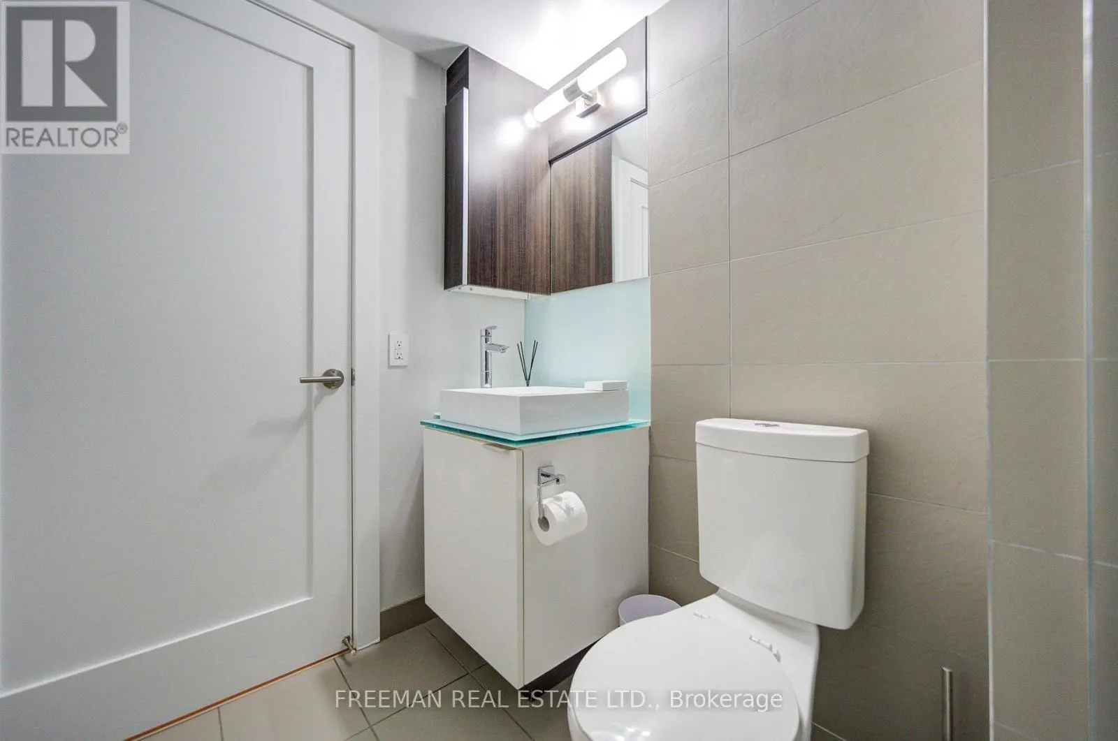 709 - 300 FRONT STREET W