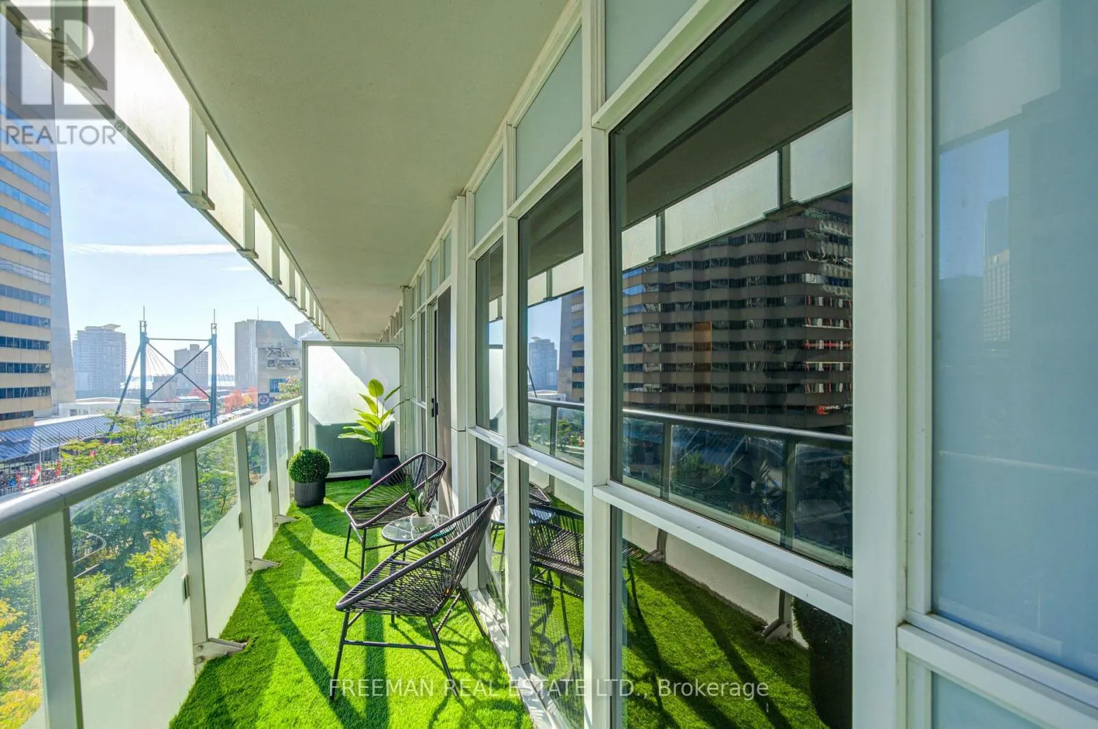 709 - 300 FRONT STREET W