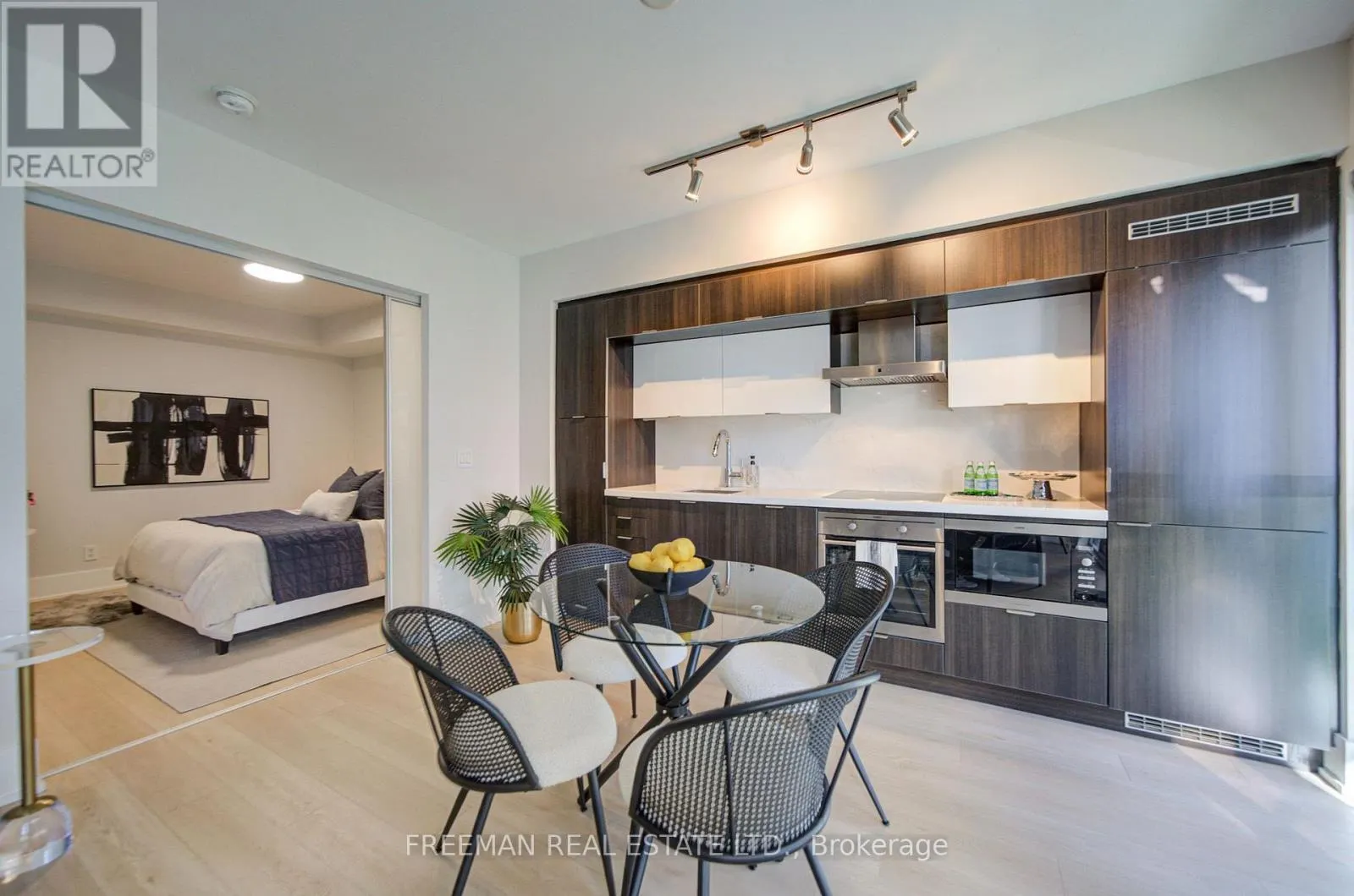 709 - 300 FRONT STREET W