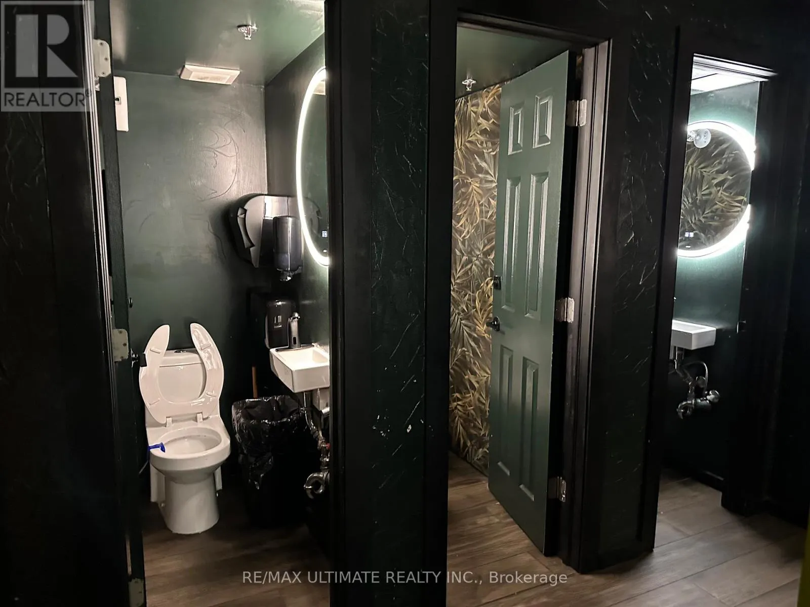 270 ADELAIDE STREET W