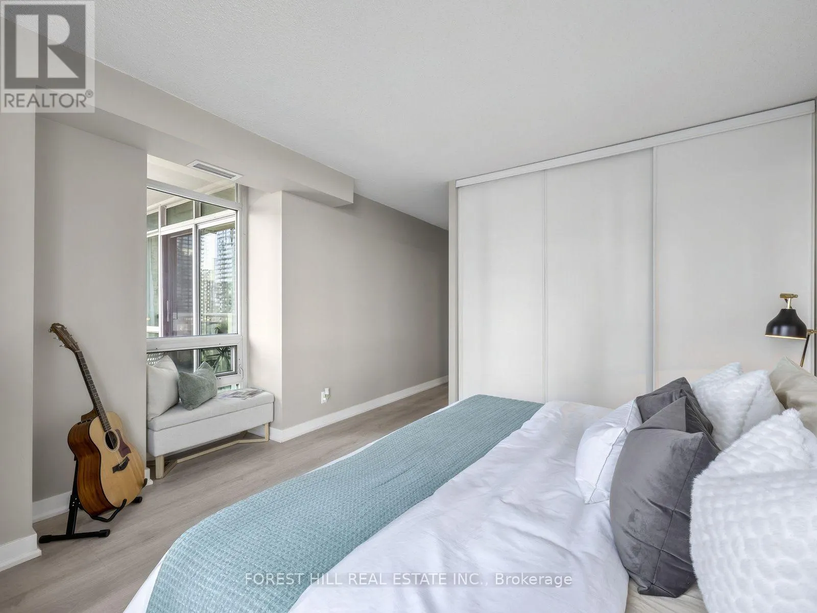 1710 - 381 FRONT STREET W