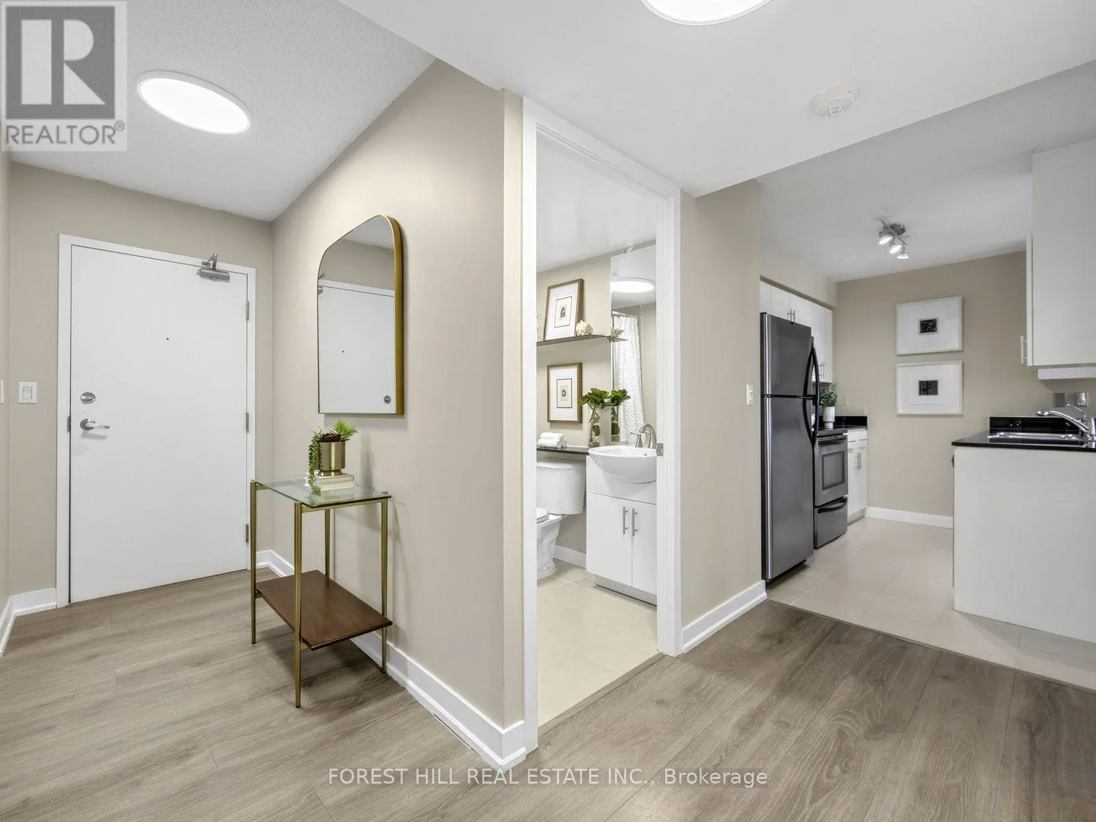 1710 - 381 FRONT STREET W
