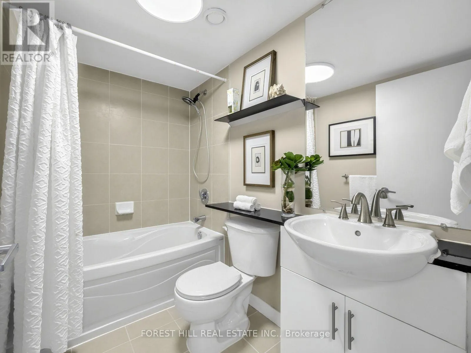 1710 - 381 FRONT STREET W