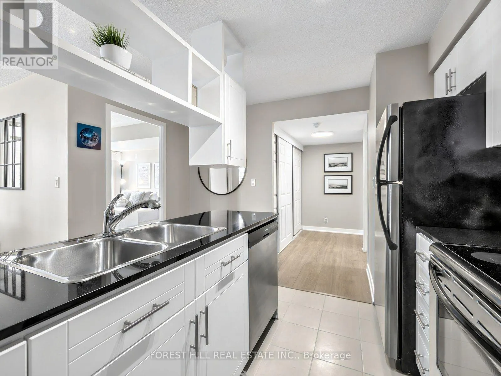 1710 - 381 FRONT STREET W