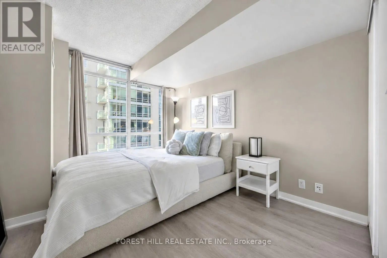 1710 - 381 FRONT STREET W