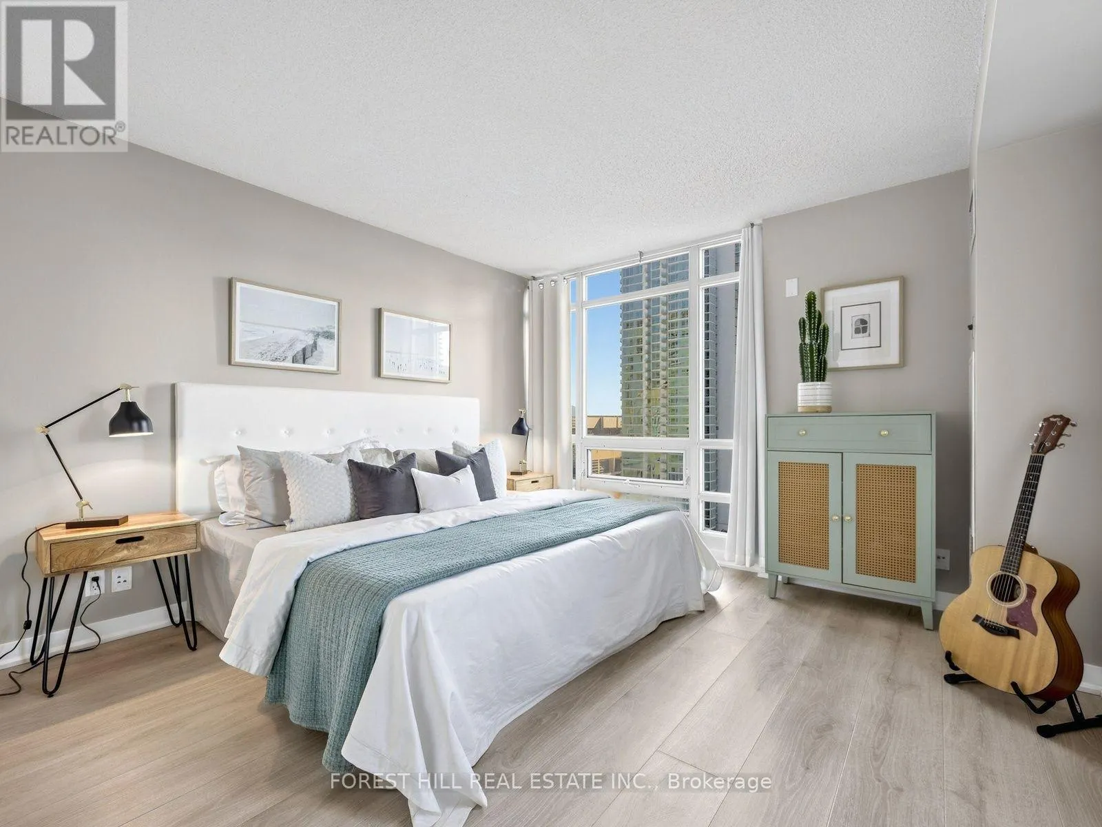 1710 - 381 FRONT STREET W