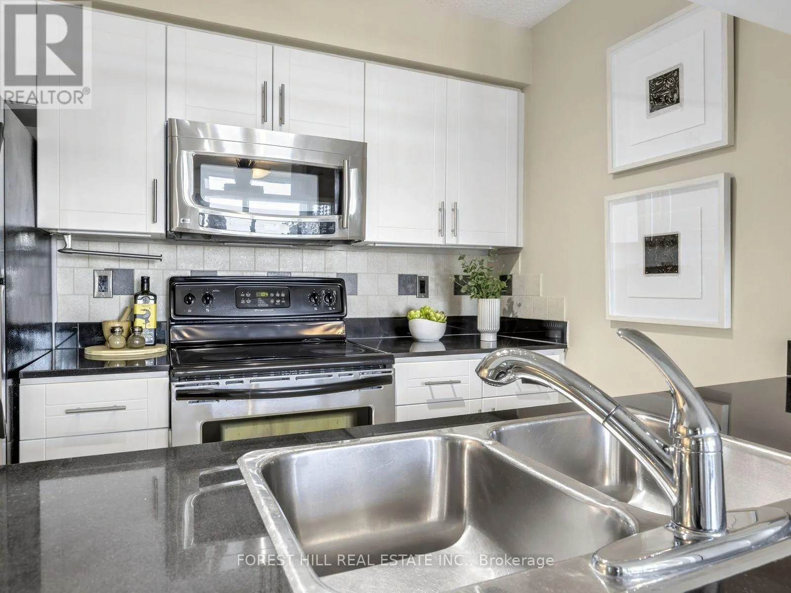 1710 - 381 FRONT STREET W
