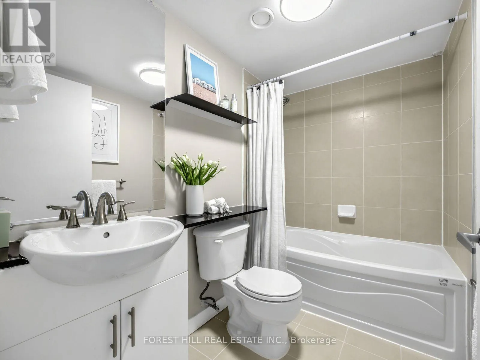 1710 - 381 FRONT STREET W