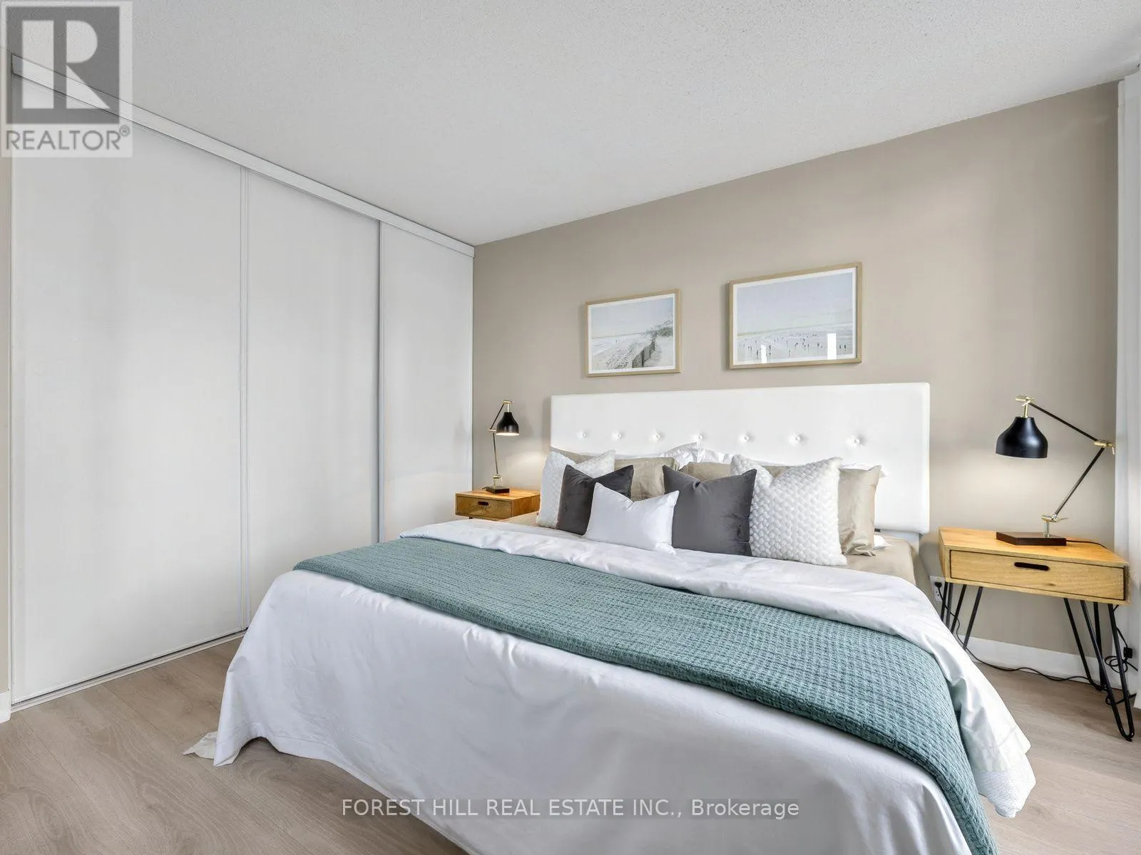 1710 - 381 FRONT STREET W