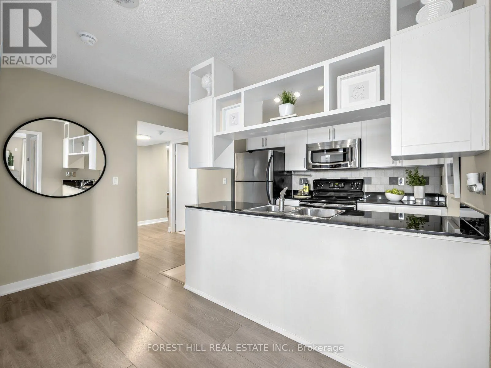 1710 - 381 FRONT STREET W