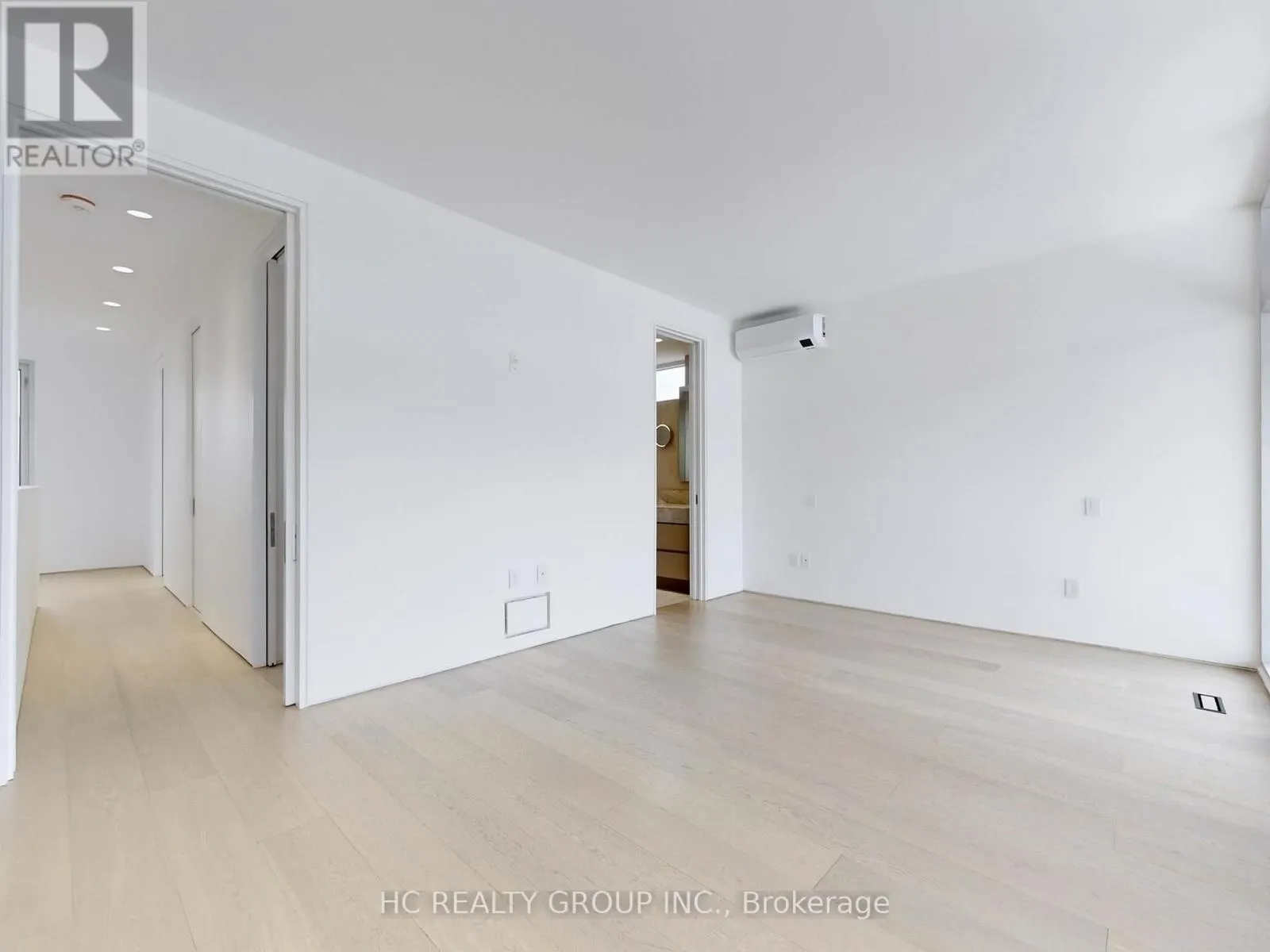 899 DUNDAS STREET W