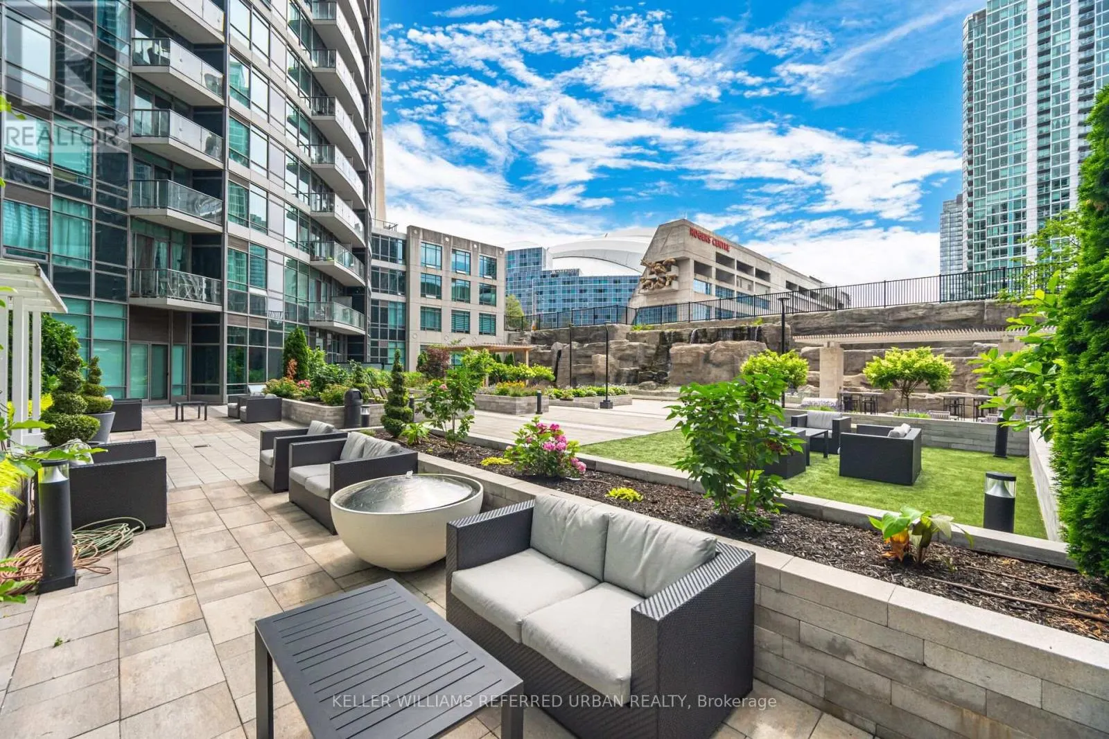 1501 - 361 FRONT STREET W