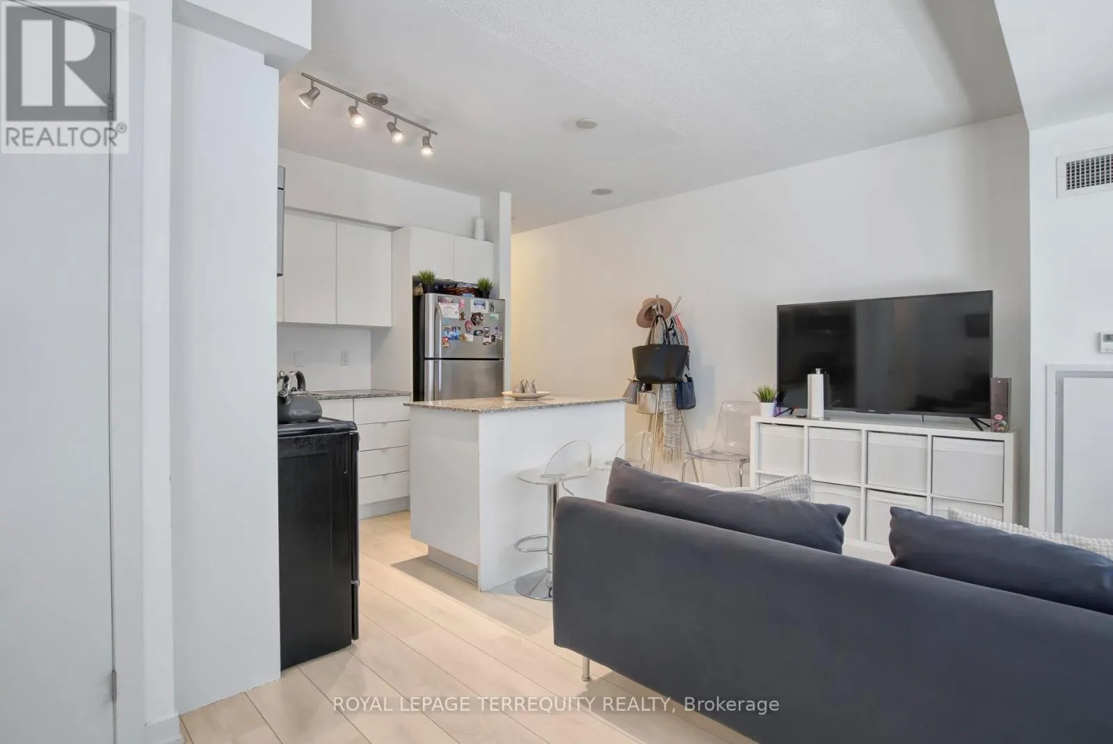302 - 55 EAST LIBERTY STREET