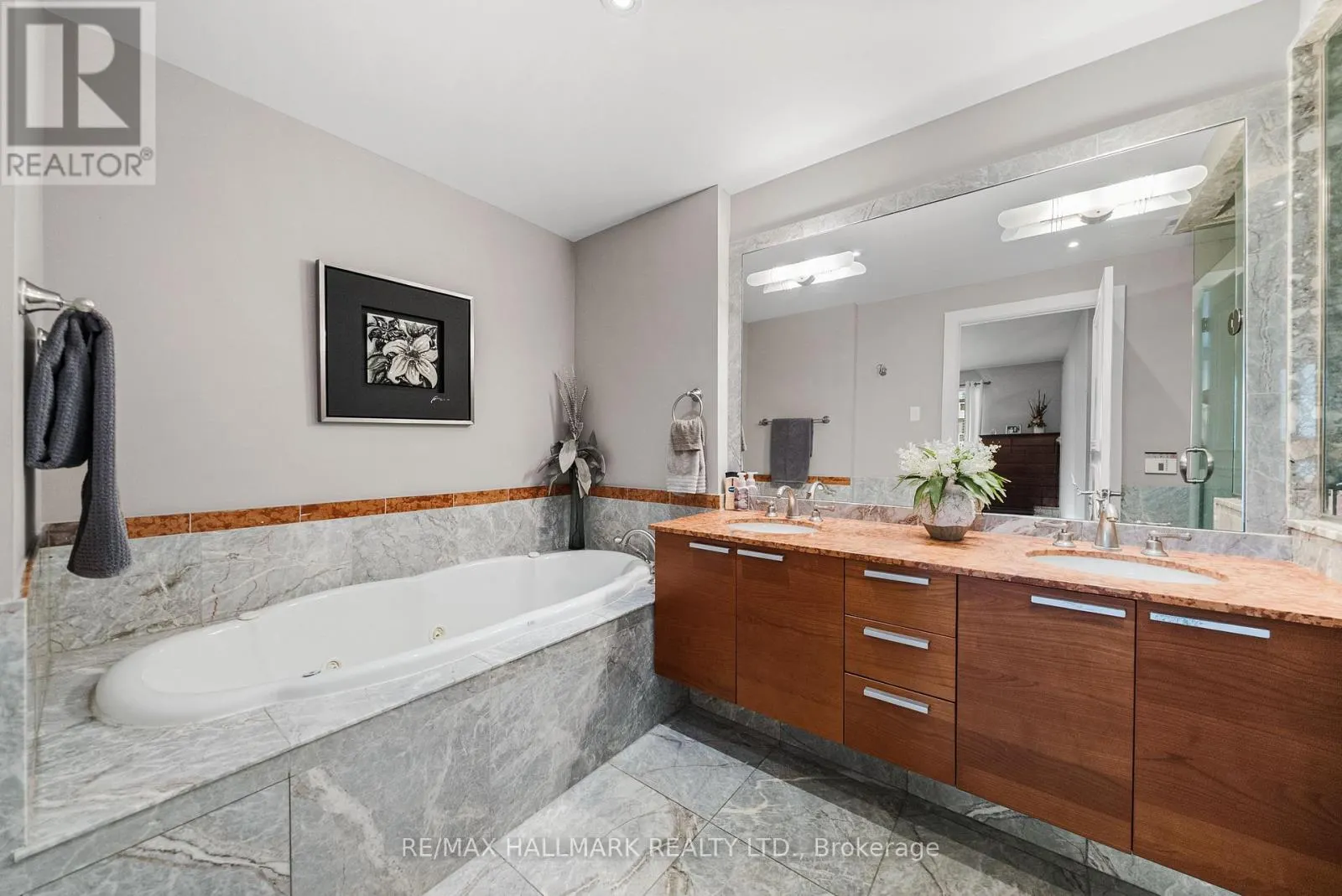 807C - 662 SHEPPARD AVENUE E