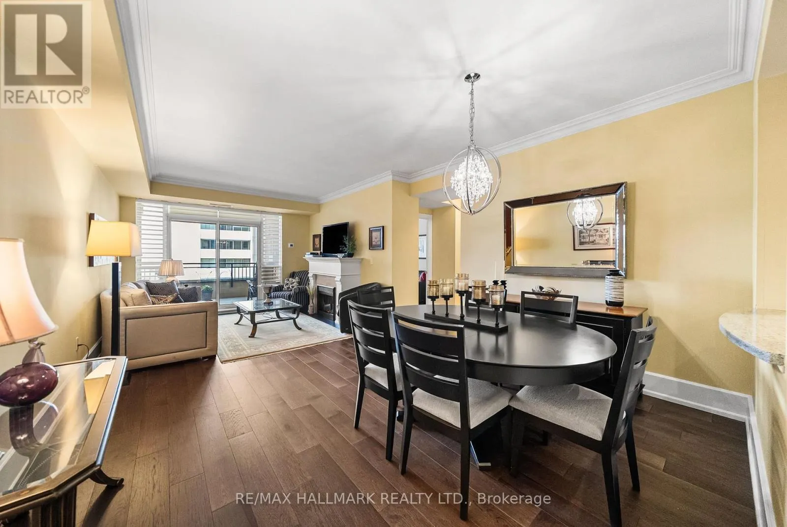 807C - 662 SHEPPARD AVENUE E