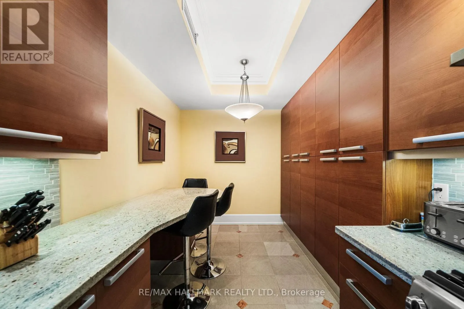 807C - 662 SHEPPARD AVENUE E