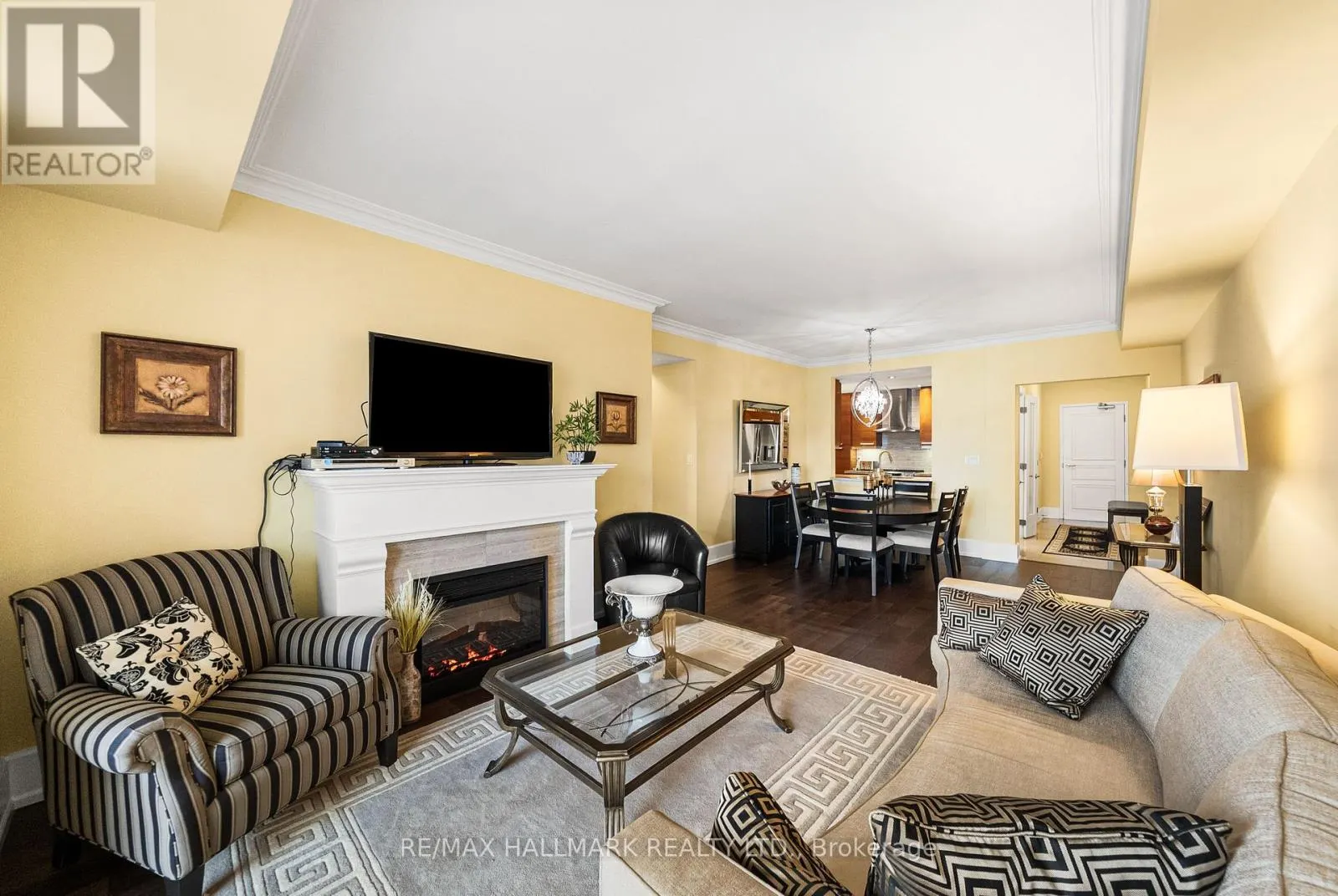 807C - 662 SHEPPARD AVENUE E