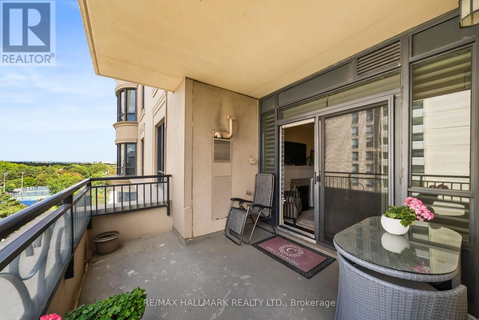807C - 662 SHEPPARD AVENUE E
