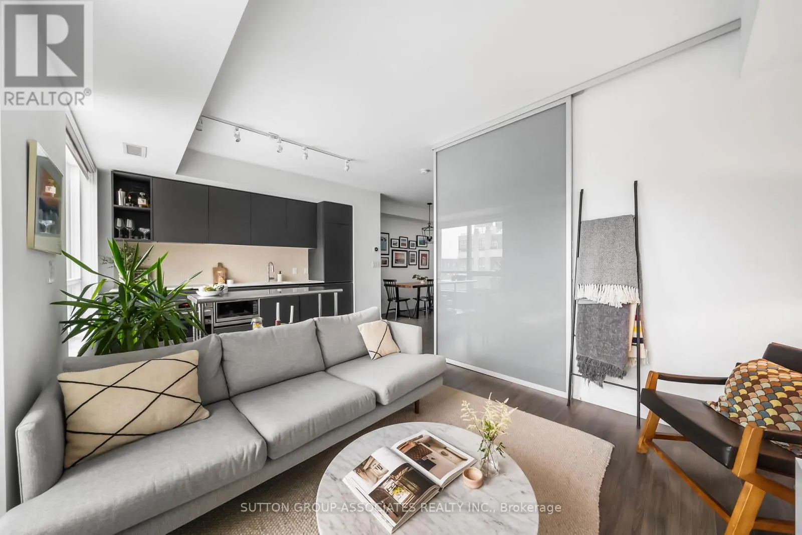 502 - 377 MADISON AVENUE