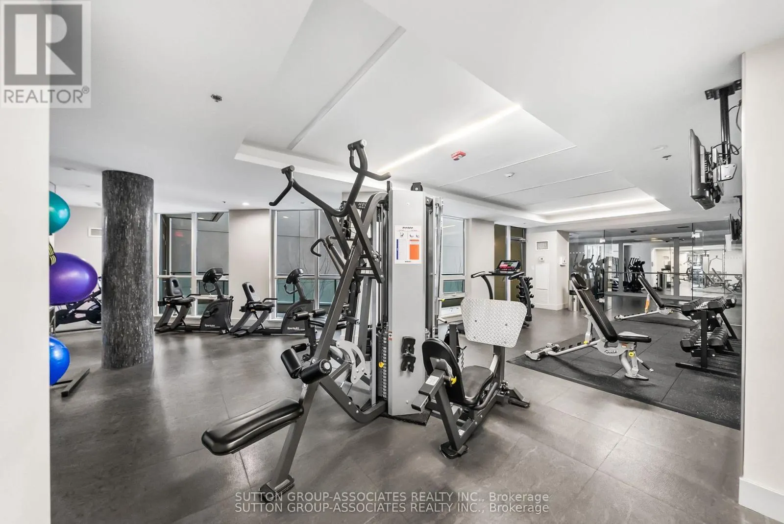 502 - 377 MADISON AVENUE