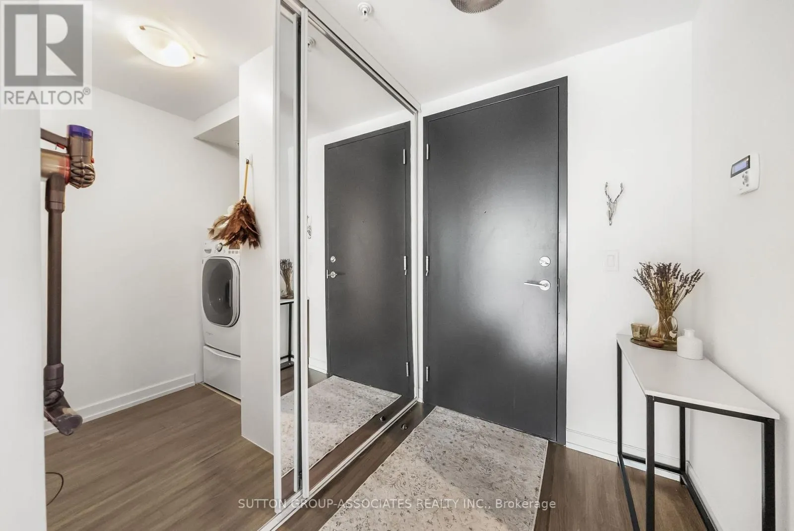502 - 377 MADISON AVENUE