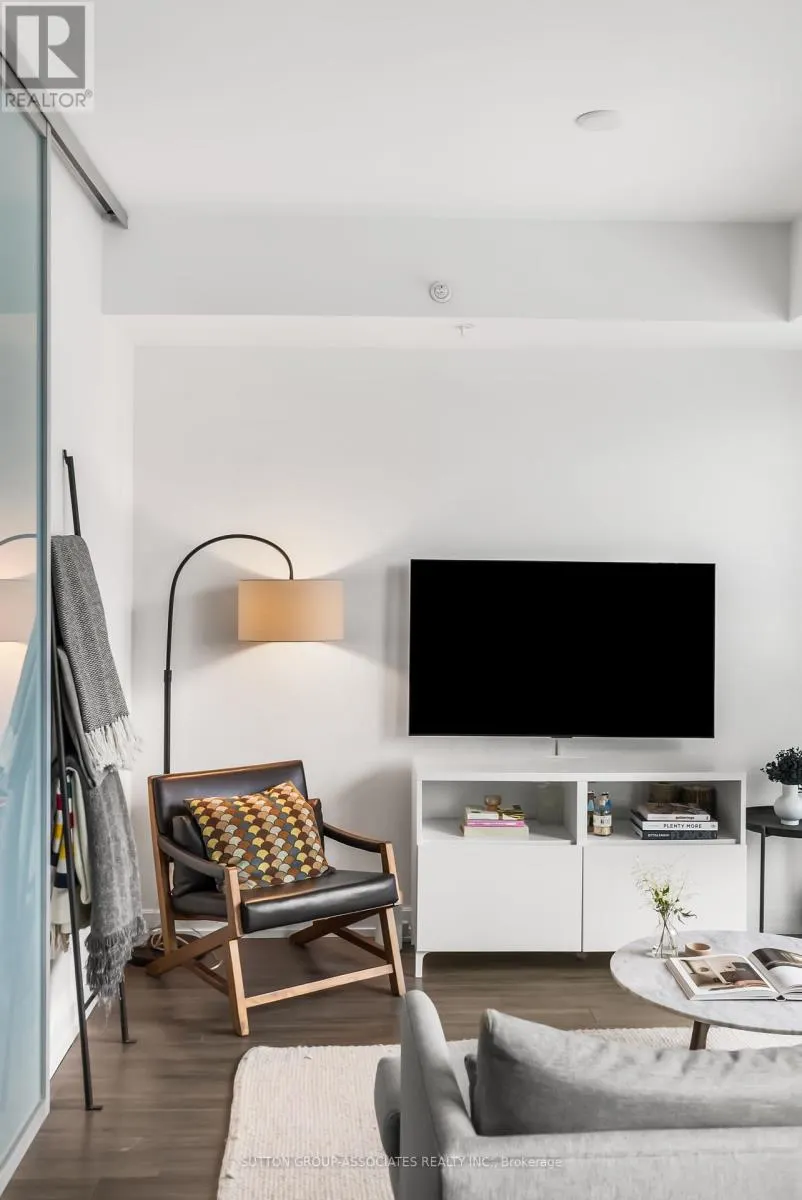 502 - 377 MADISON AVENUE