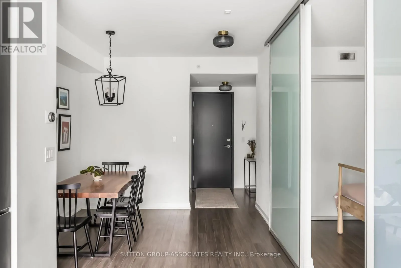 502 - 377 MADISON AVENUE